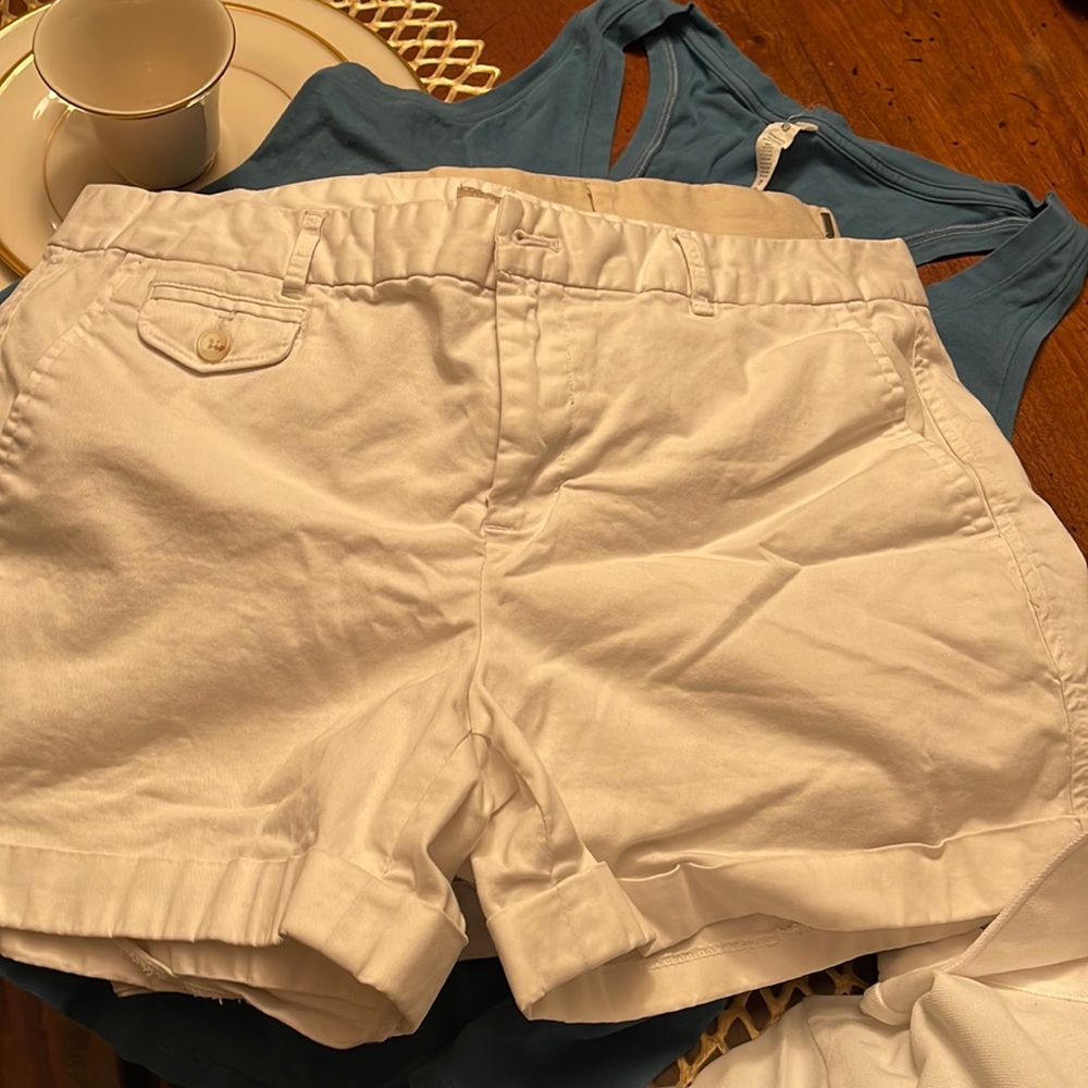Banana Republic shorts. White. Size 10. No rips or stains. Great cond.